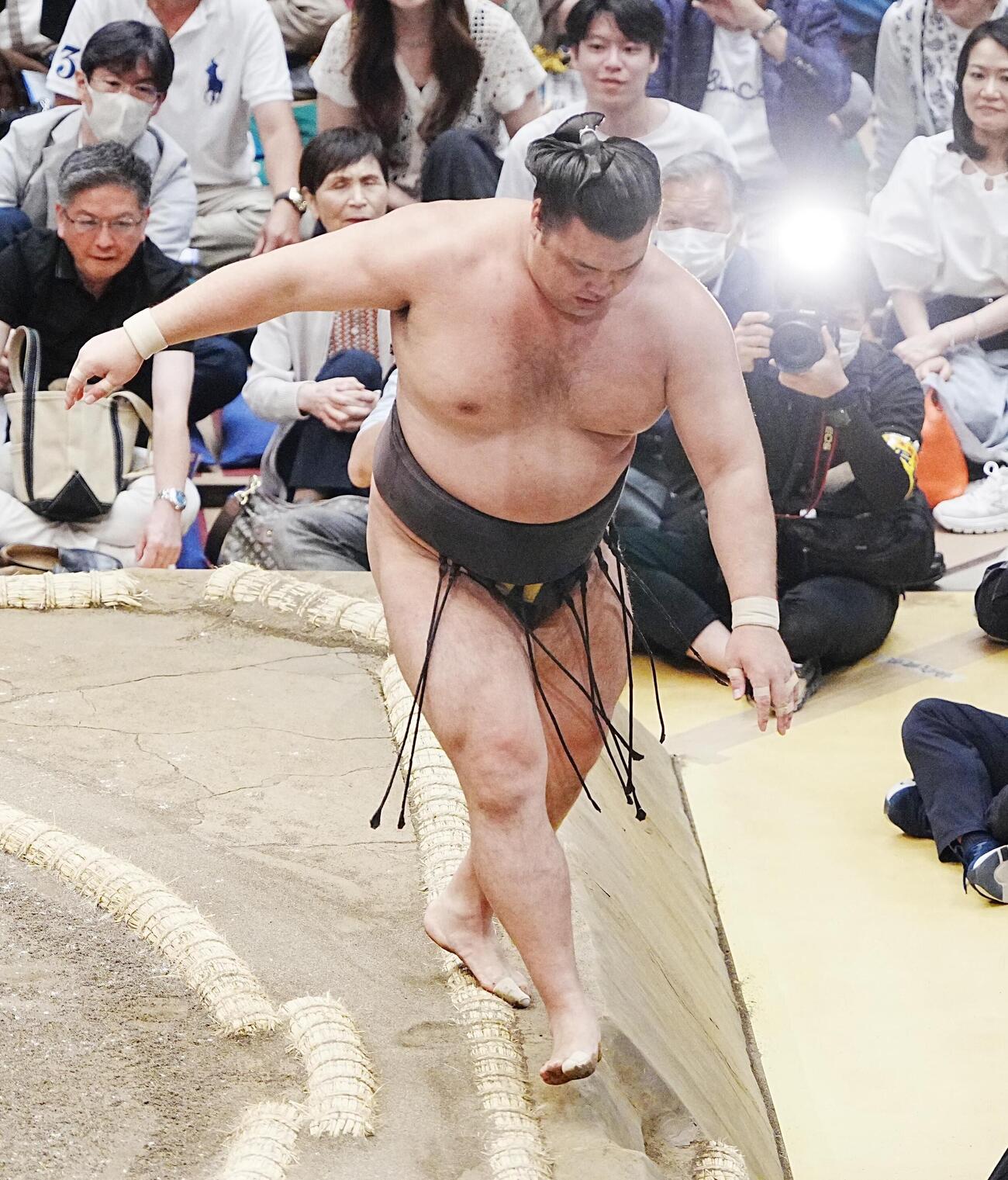 大相撲夏場所7日目　初日から7連勝を飾った霧島（撮影・小沢裕）　