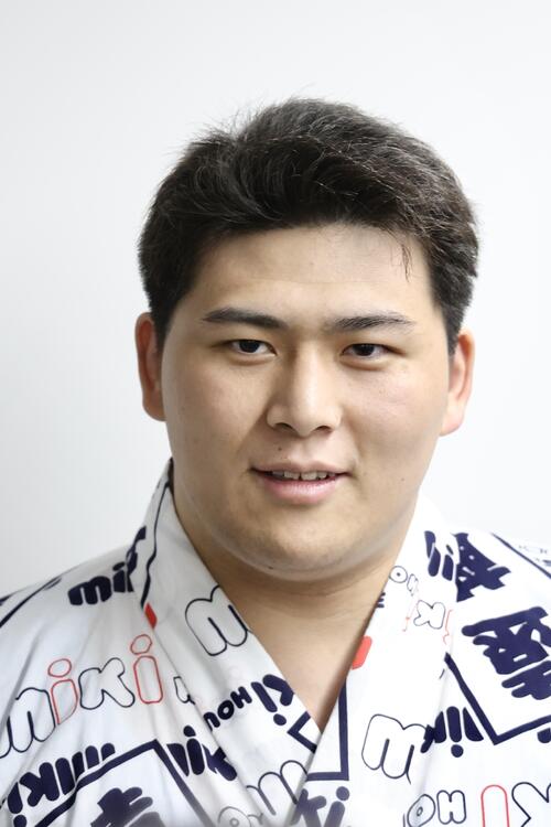 新弟子検査を終え、記者の質問に答える大森康弘(撮影・河田真司)