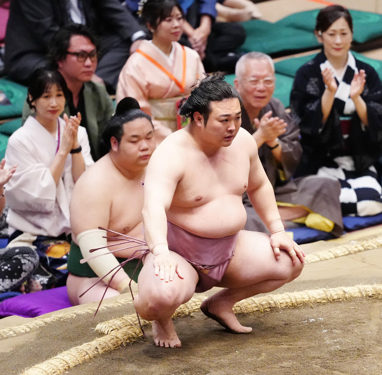 錦木を押し出しで破った炎鵬（撮影・江口和貴）