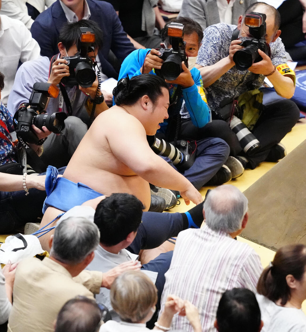 大相撲夏場所9日目　琴栄峰に押し出しで敗れた翔猿（撮影・江口和貴）