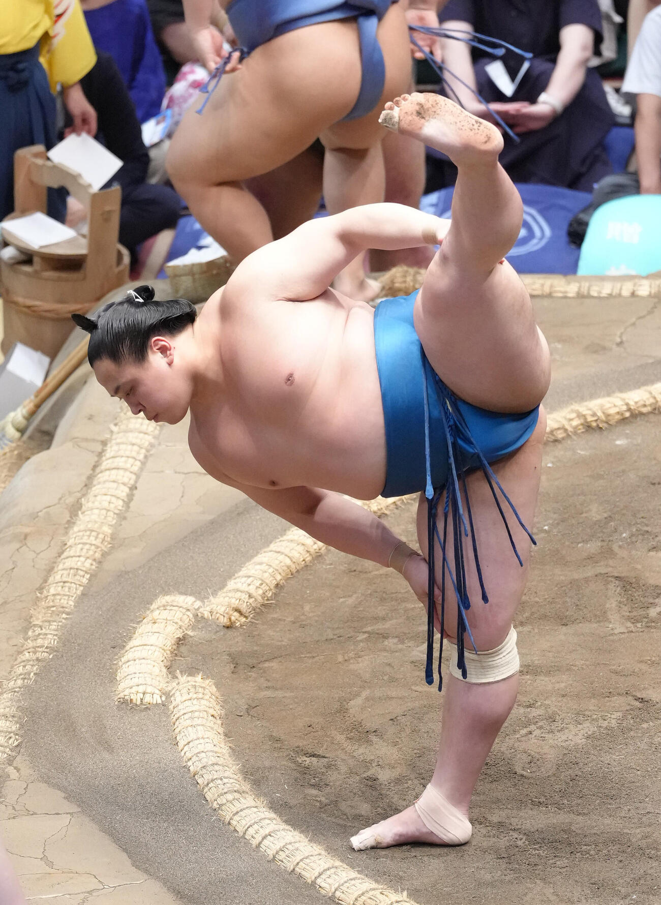 四股を踏む琴栄峰（撮影・足立雅史）