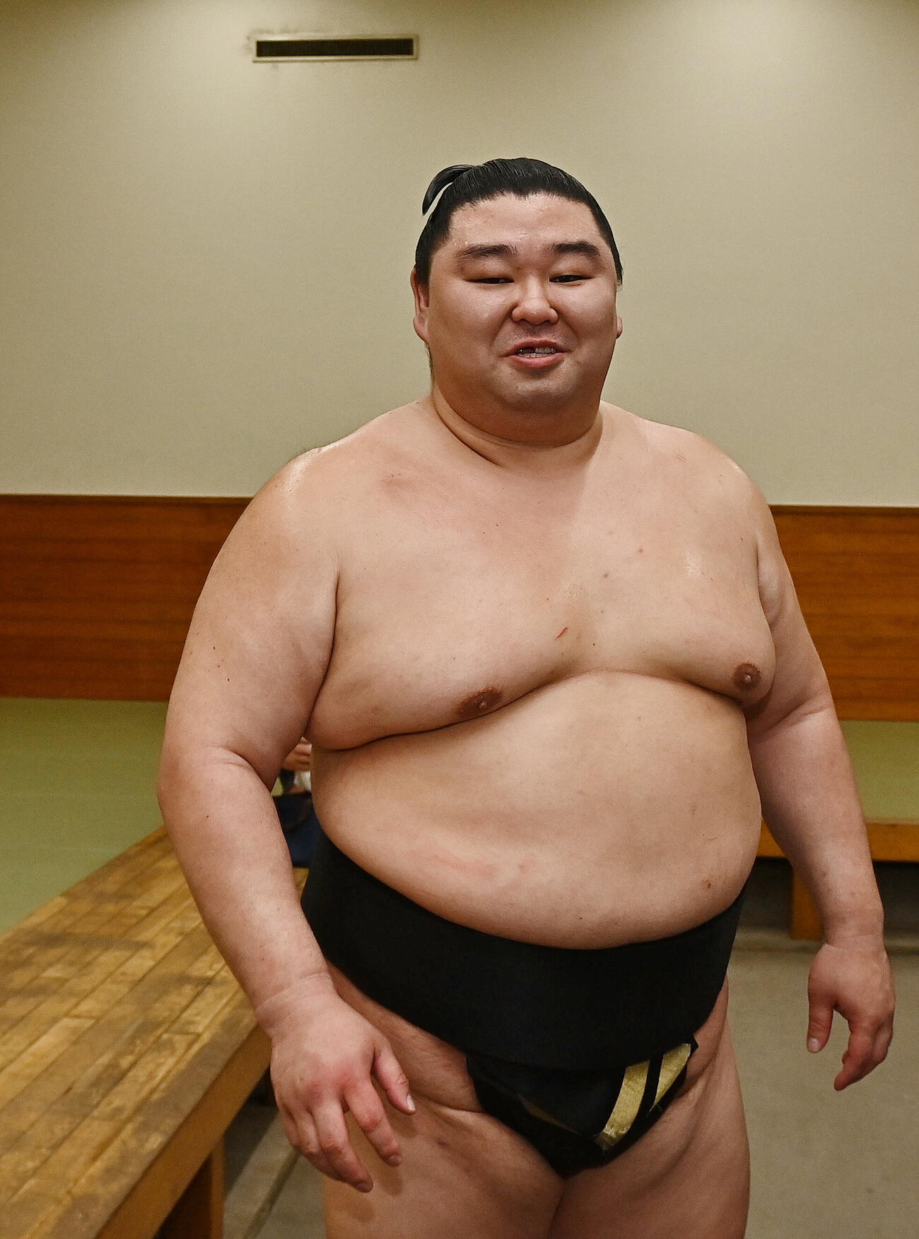 大相撲夏場所　10日目　支度部屋で笑顔を見せる正代