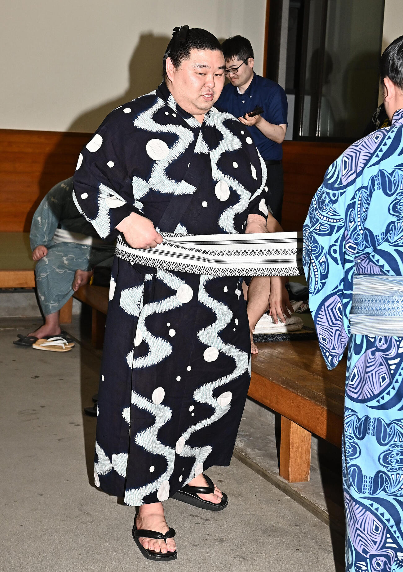 大相撲夏場所　10日目　支度部屋で帰り支度する正代