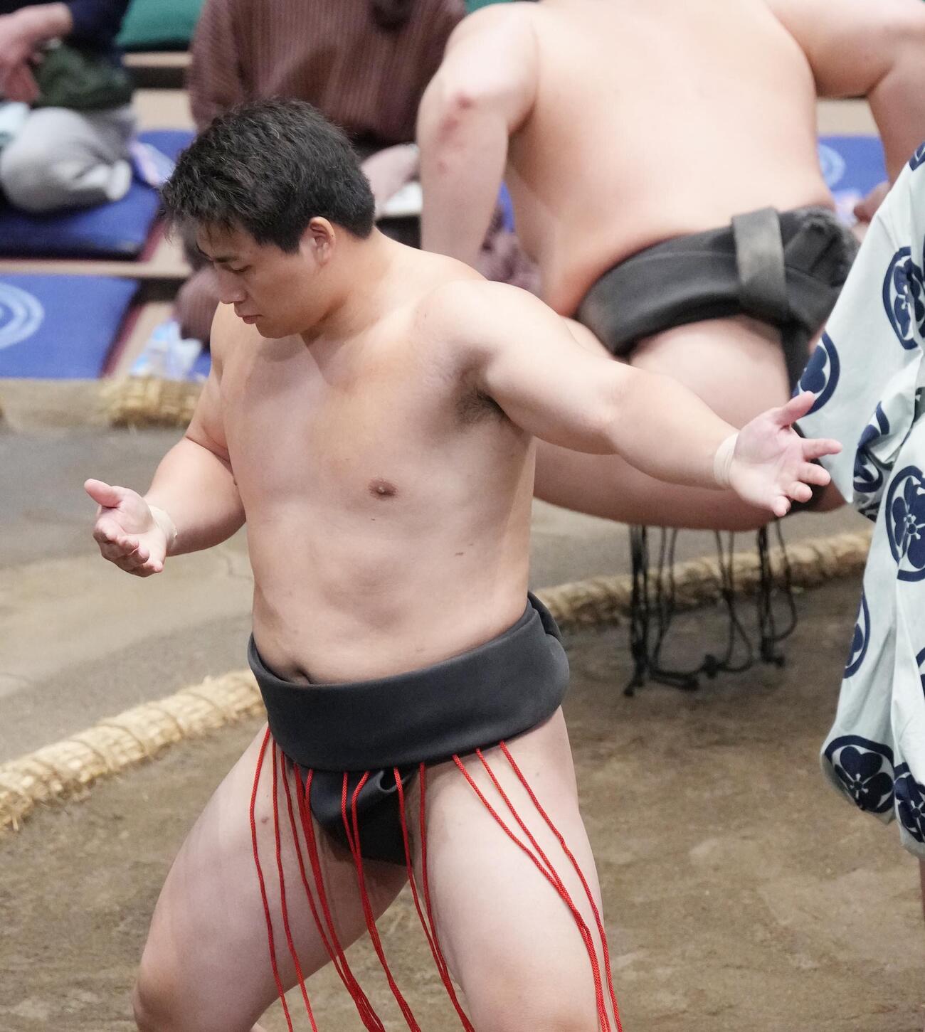 大相撲夏場所11日目　所作を披露する幕下付け出しの大森（撮影・小沢裕）