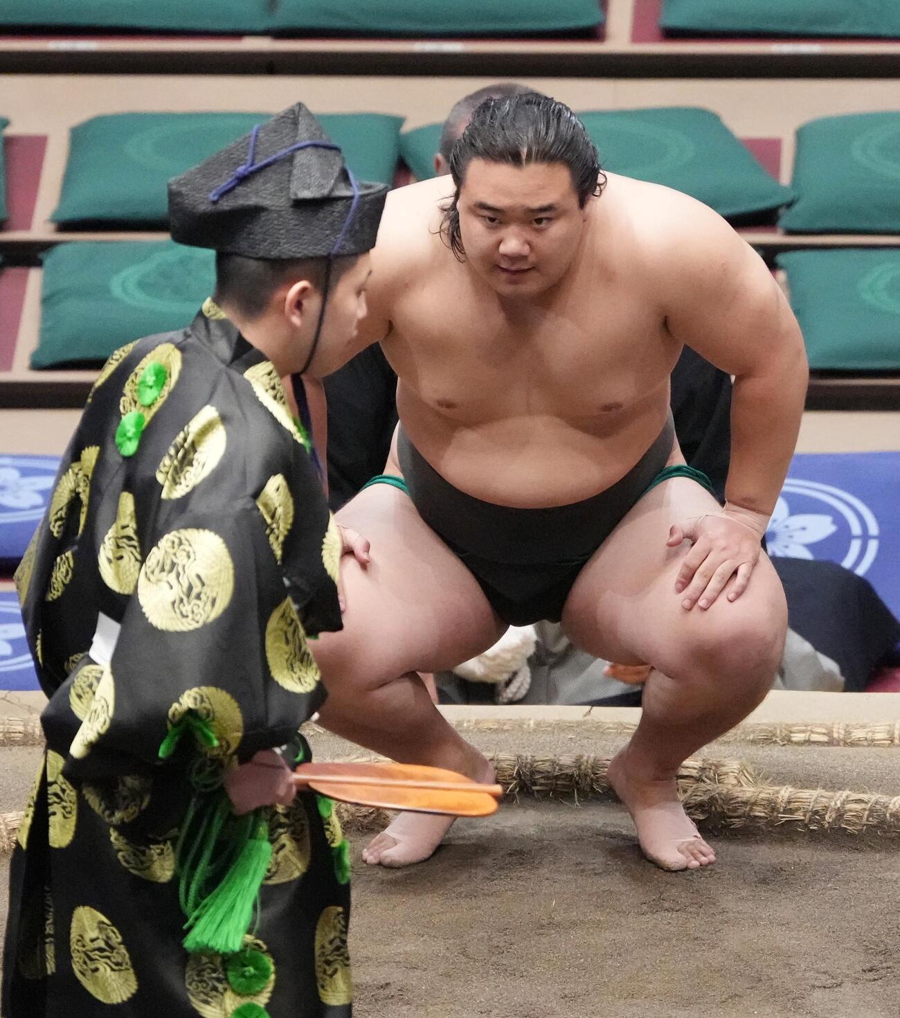 大相撲夏場所13日目　序ノ口優勝の白月狼は勝ち名乗りを受ける（撮影・小沢裕）＝2026年5月22日