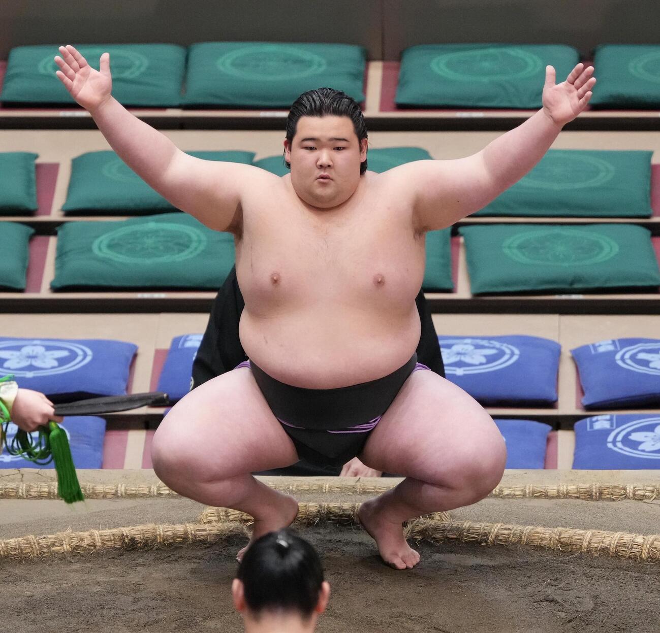 大相撲夏場所13日目　序二段優勝を決めた翔盛（撮影・小沢裕）