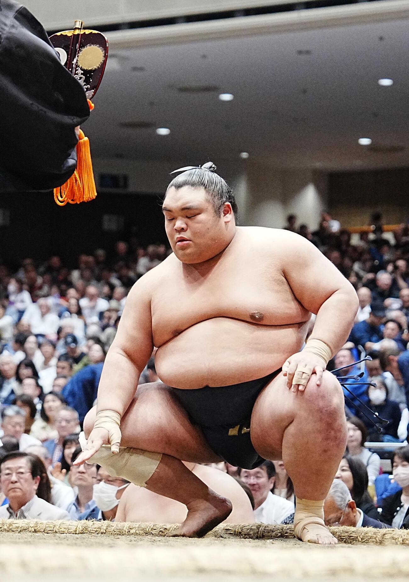 大相撲夏場所14日目　勝ち名乗りを受ける藤凌駕（撮影・小沢裕）