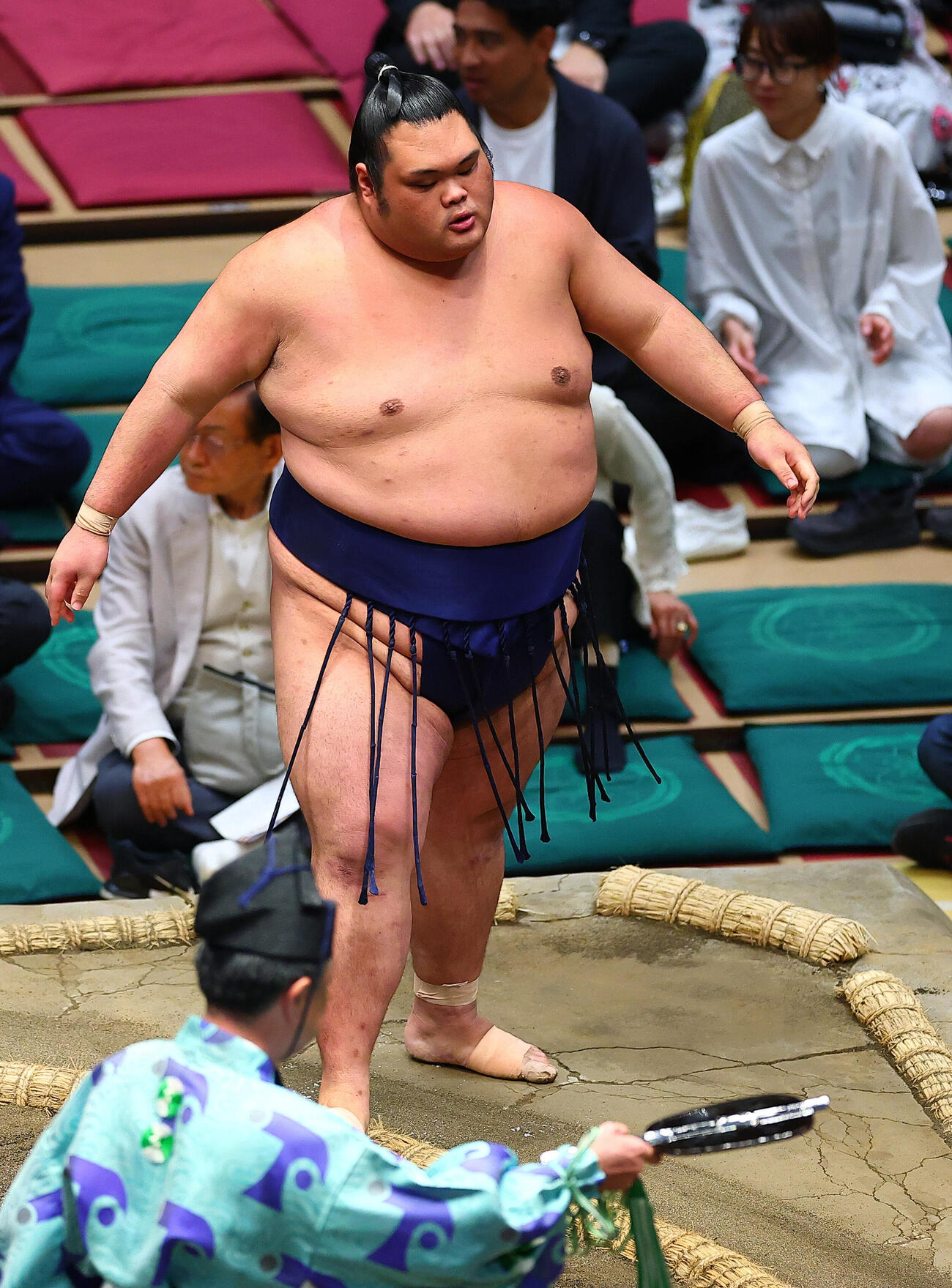 西ノ龍を寄りきりで破り十両優勝を決めた一意（撮影・野上伸悟）