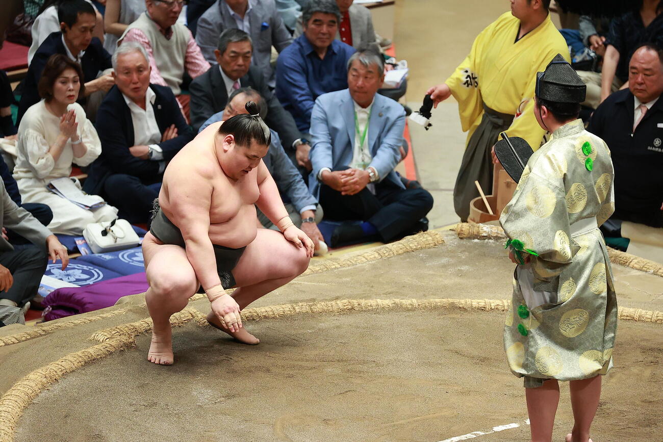 三段目優勝決定戦で勝利した旭富士（撮影・中島郁夫）