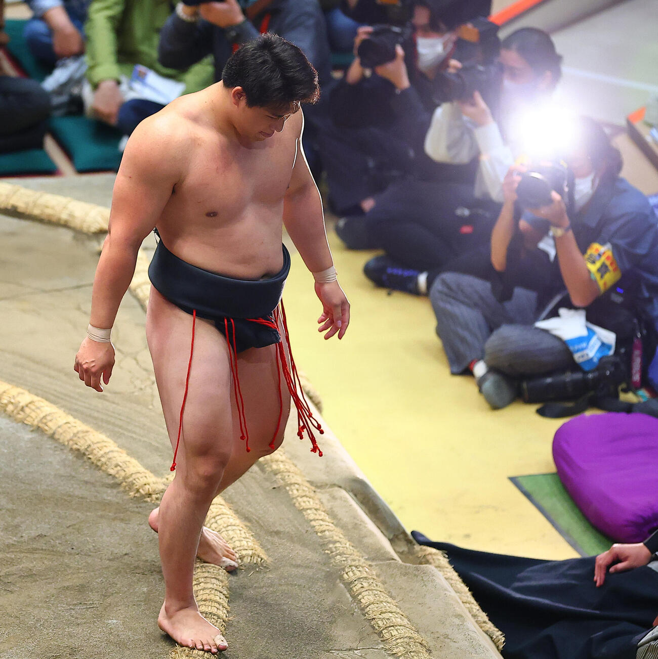 幕下優勝決定戦の1回戦で碇潟に敗れた大森（撮影・野上伸悟）