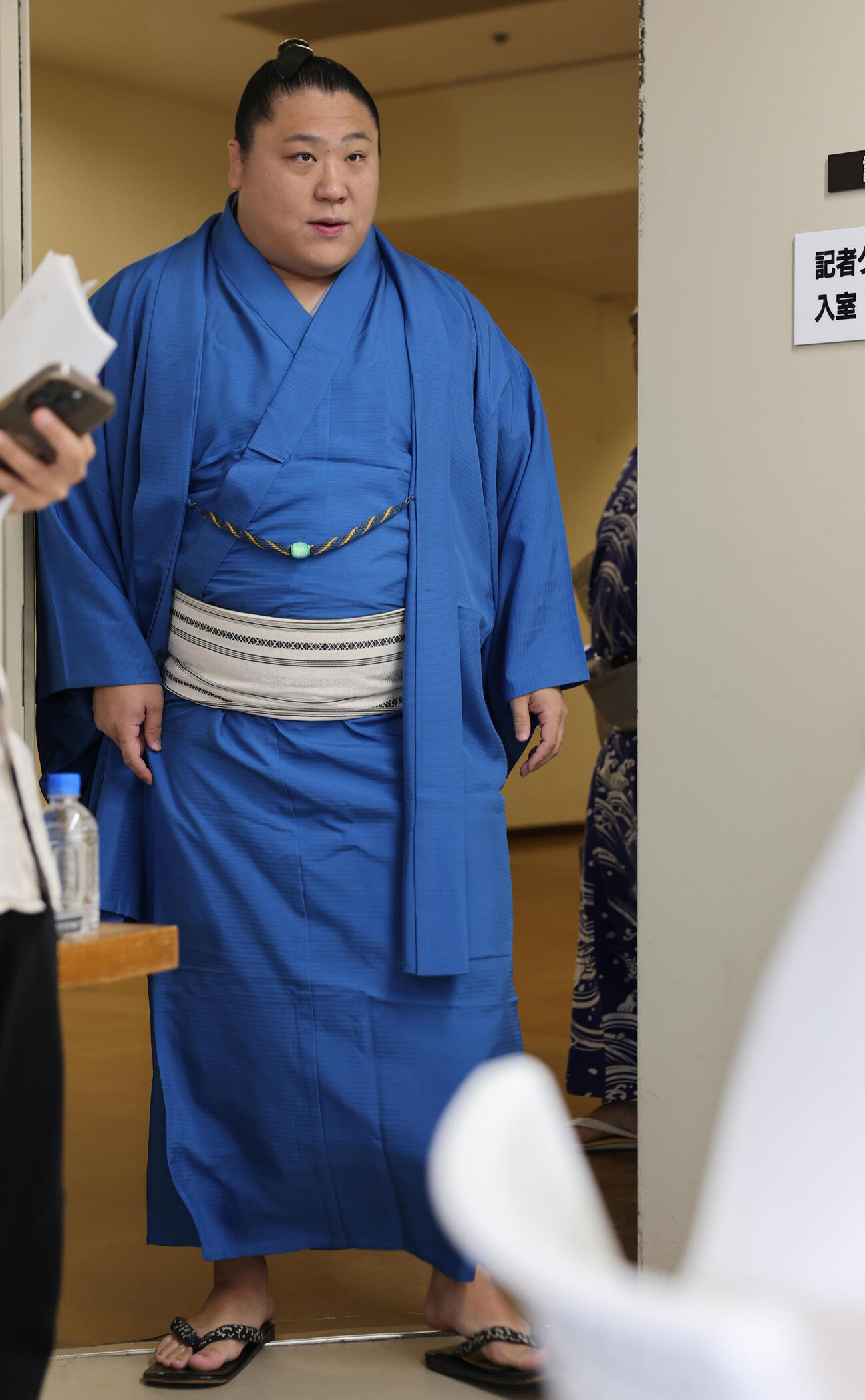 優勝から一夜明け、会見に臨む若隆景（撮影・野上伸悟）
