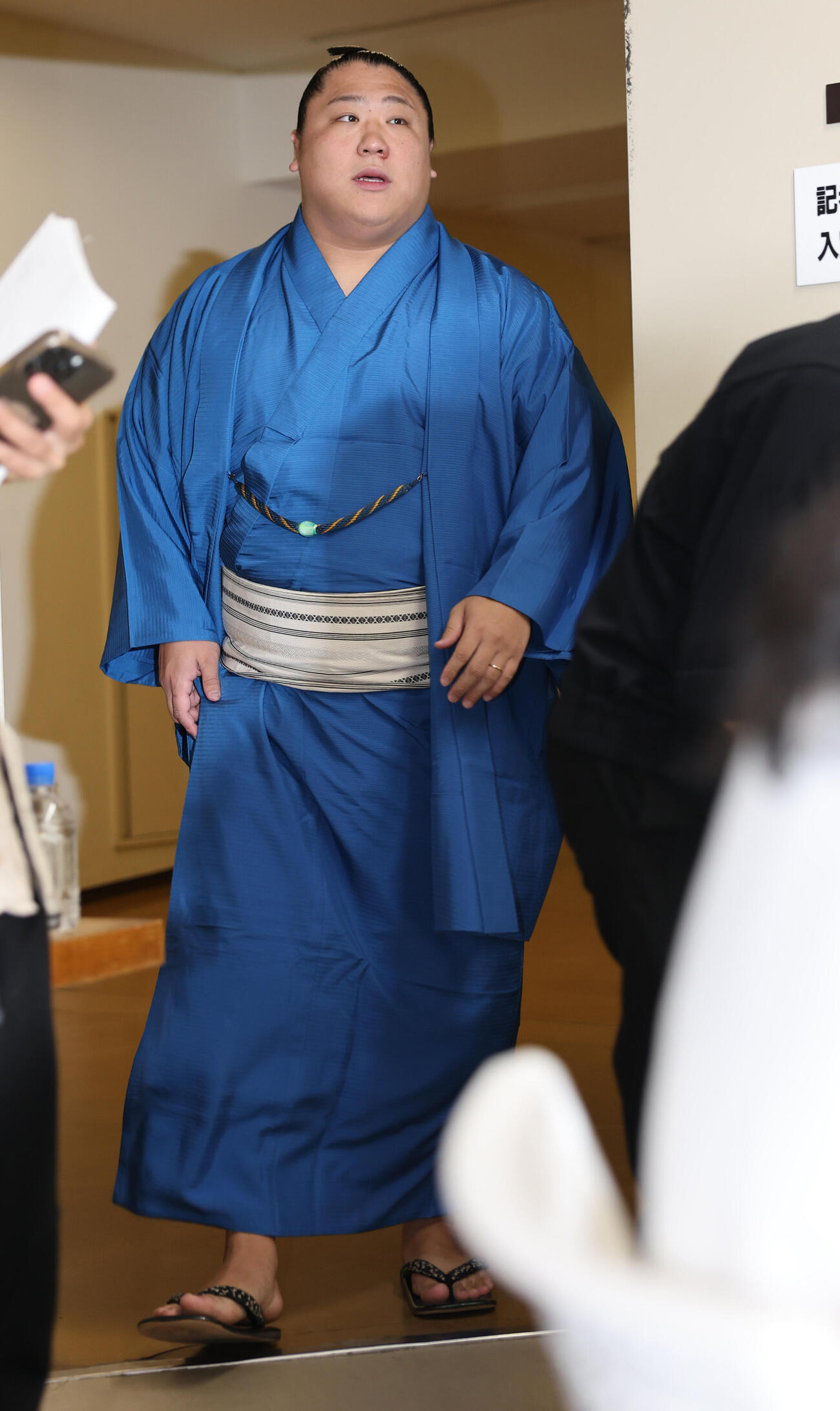 優勝から一夜明け、会見に臨む若隆景（撮影・野上伸悟）