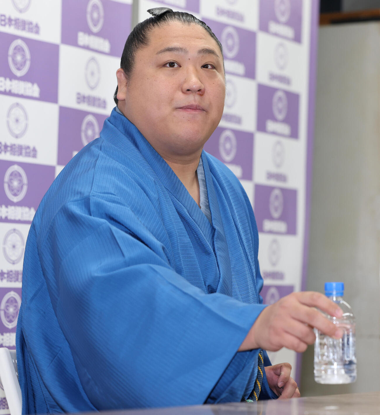 優勝から一夜明け、会見する若隆景（撮影・野上伸悟）