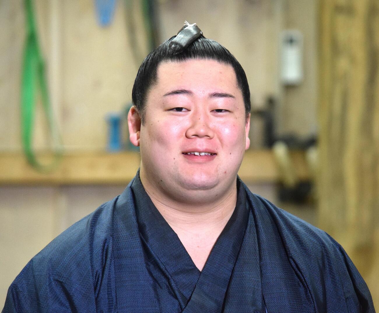 十両昇進会見を行う嵐富士（撮影・山田遼太郎）