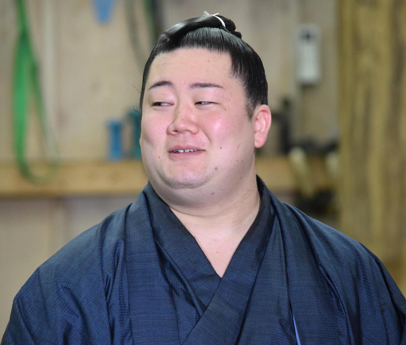 十両昇進会見を行う嵐富士（撮影・山田遼太郎）