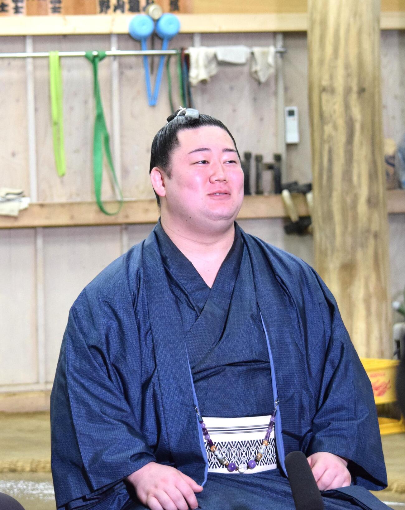 十両昇進会見を行う嵐富士（撮影・山田遼太郎）