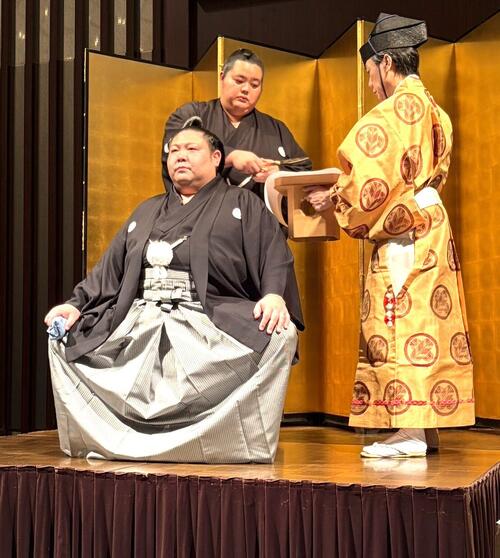 焼き肉店社長の元幕内剣翔が奮闘中「毎日接客に出ています」披露宴＆断髪式で近況明かす