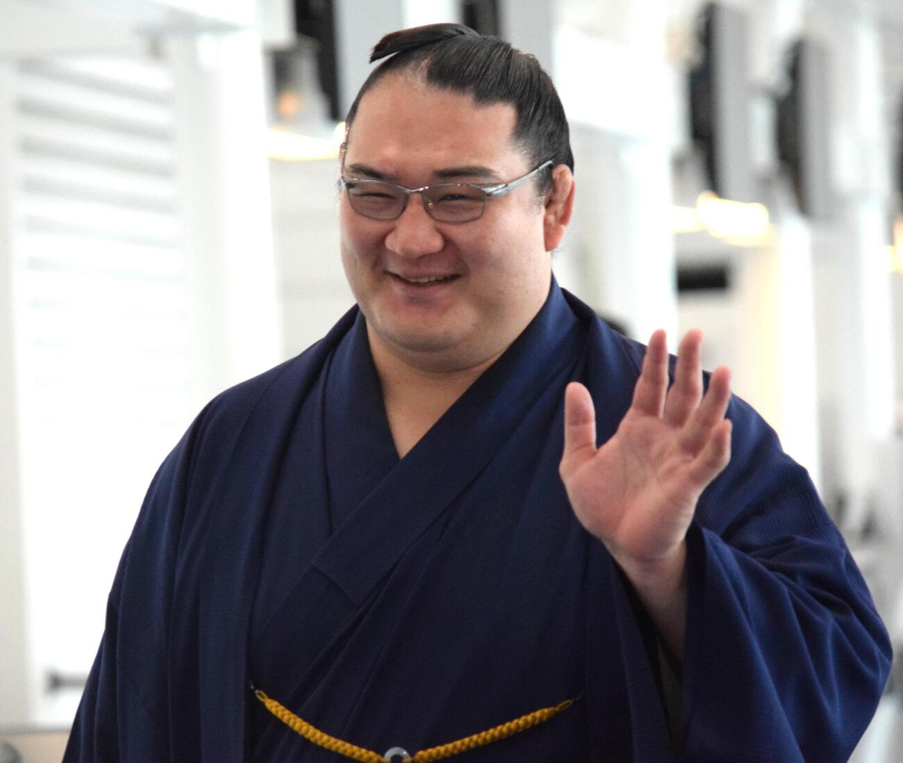 搭乗口へ向かう竜電（撮影・山田遼太郎）