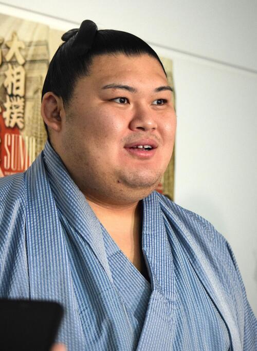 熱海富士、正代、美ノ海が談笑し搭乗口へ　大相撲パリ公演へ横綱大の里ら第２陣が出発／一覧