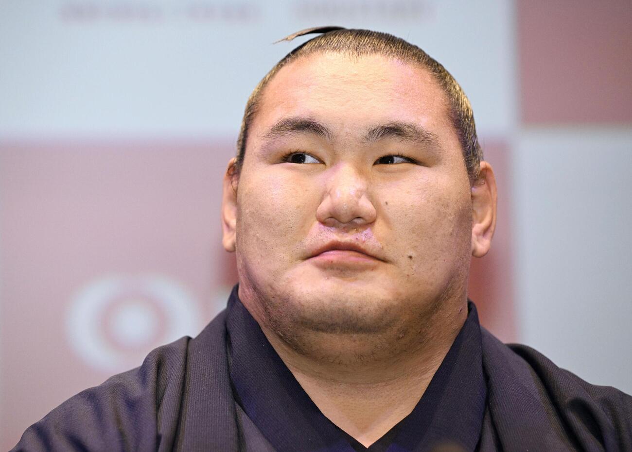 大相撲公演に向け、パリ市で記者会見する豊昇龍＝11日（共同）