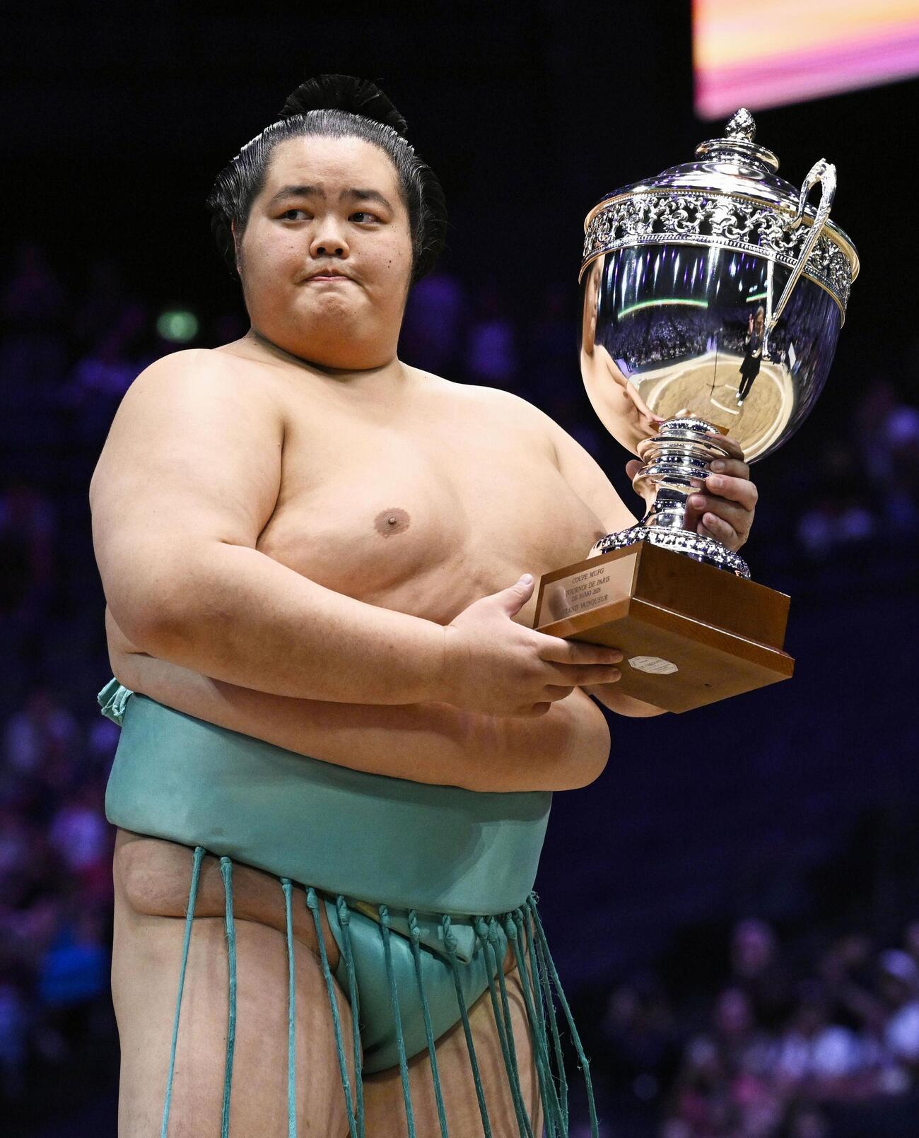 大相撲パリ公演千秋楽、総合優勝を果たした琴桜＝14日、パリ（共同）