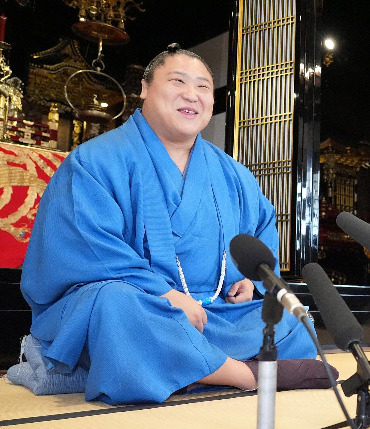 会見する若隆景（撮影・森本幸一）