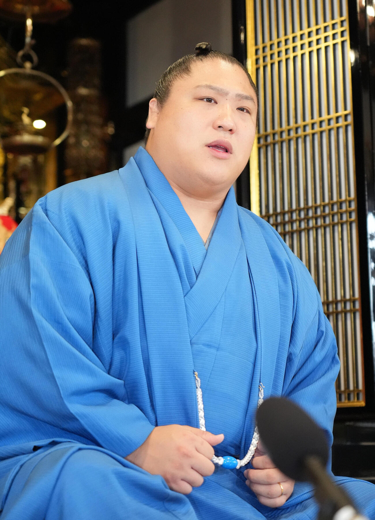 会見する若隆景（撮影・森本幸一）
