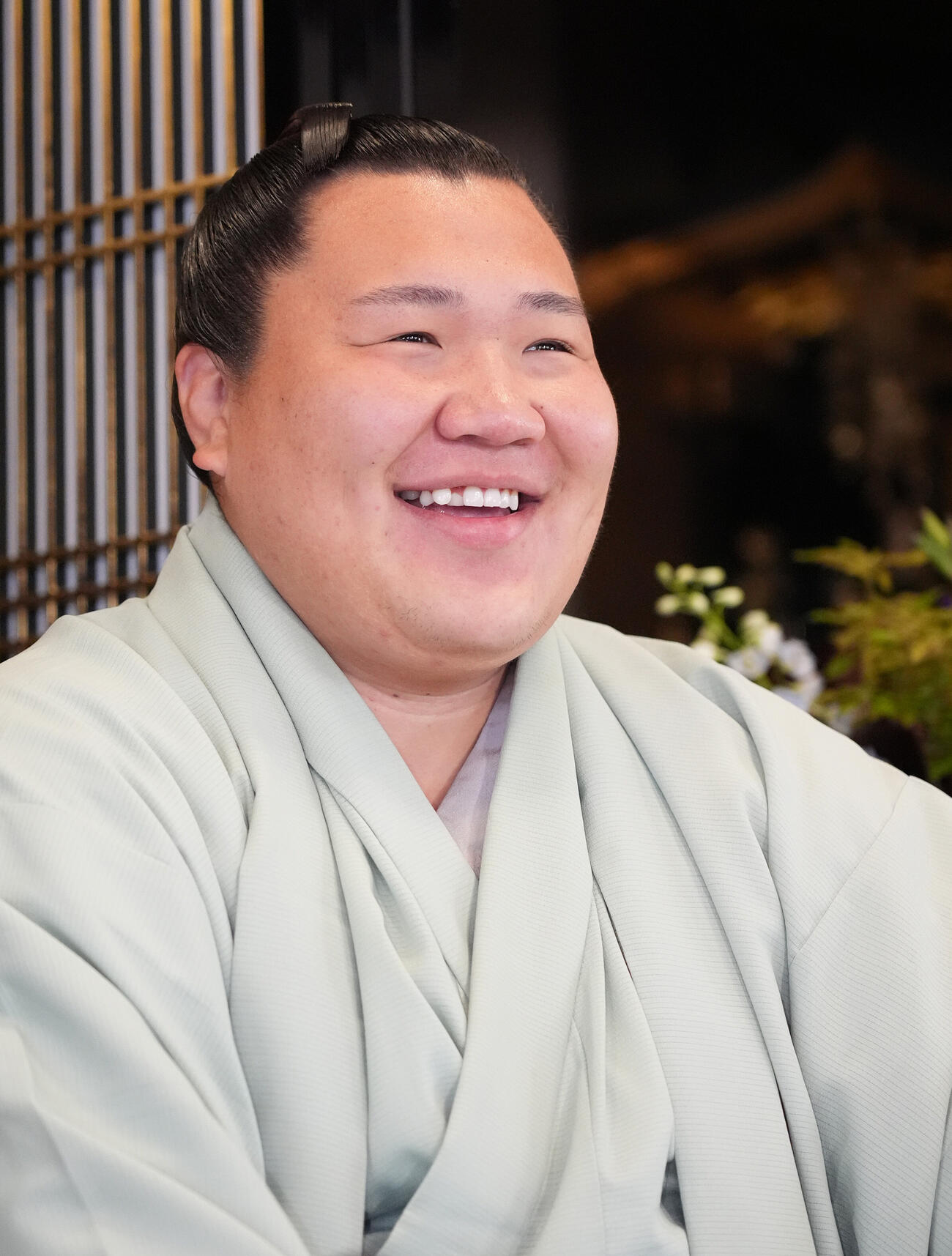 大青山は明るい表情を見せ会見をする（撮影・森本幸一）