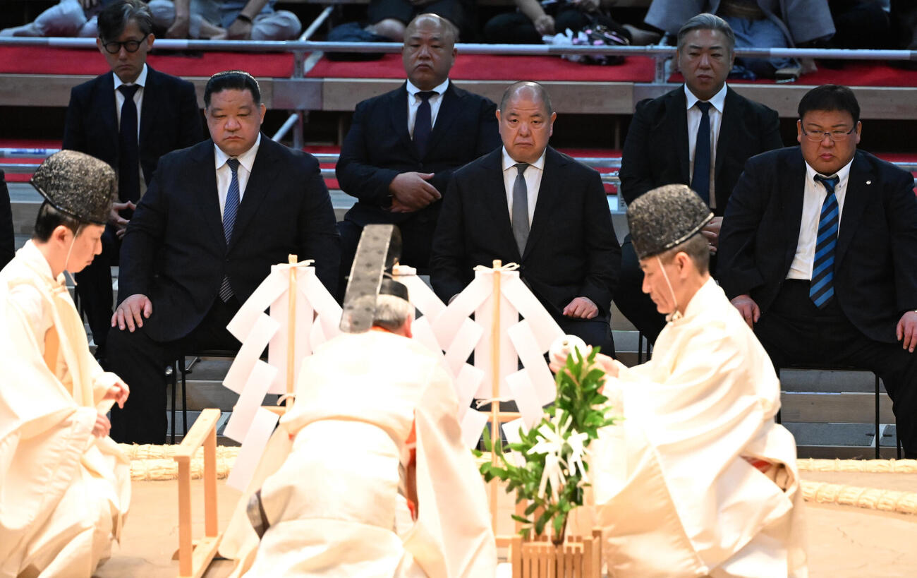 大相撲名古屋場所の土俵祭に出席する八角信芳理事長（中央）（撮影・和賀正仁）令和8年大相撲名古屋場所　IGアリーナ
