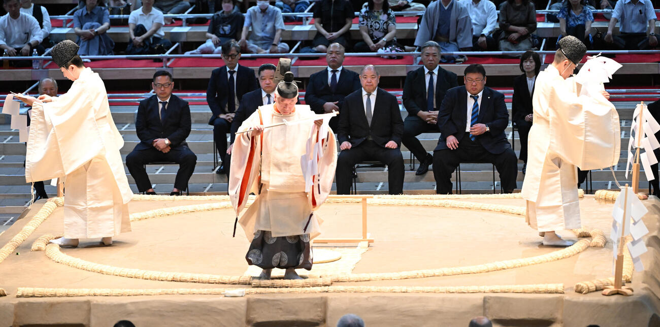 大相撲名古屋場所の土俵祭に出席する八角信芳理事長ら（撮影・和賀正仁）令和8年大相撲名古屋場所　IGアリーナ