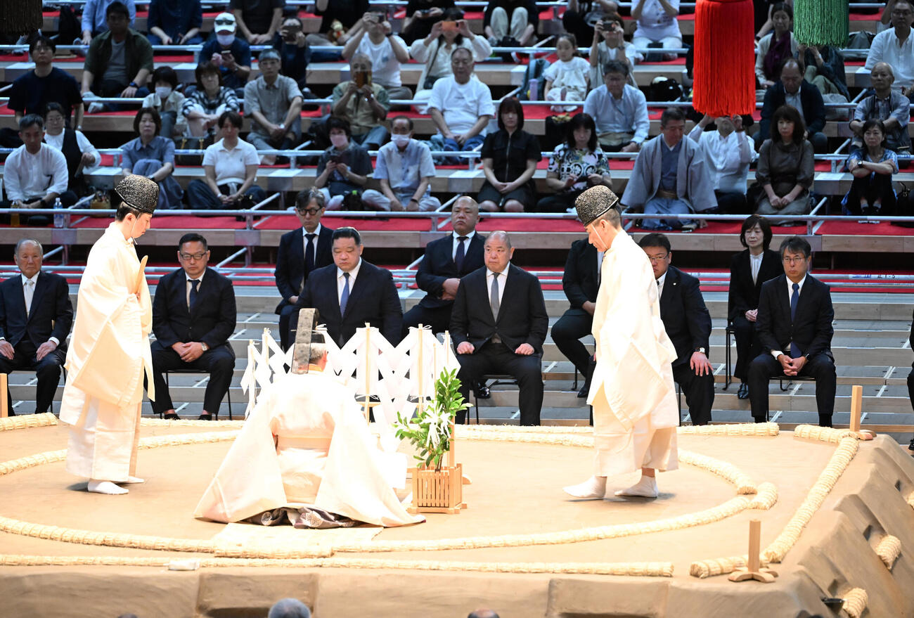 大相撲名古屋場所の土俵祭に出席する八角信芳理事長ら（撮影・和賀正仁）令和8年大相撲名古屋場所　IGアリーナ