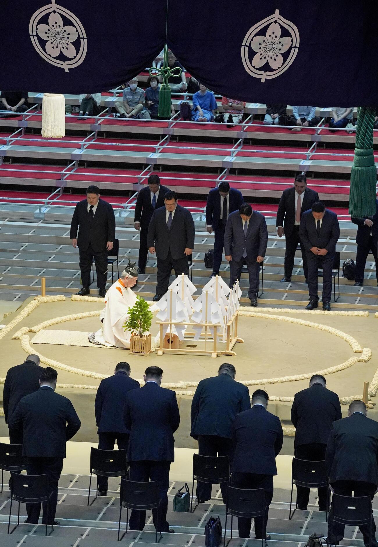 大相撲名古屋場所が行われるIGアリーナで営まれた土俵祭り＝11日、名古屋市