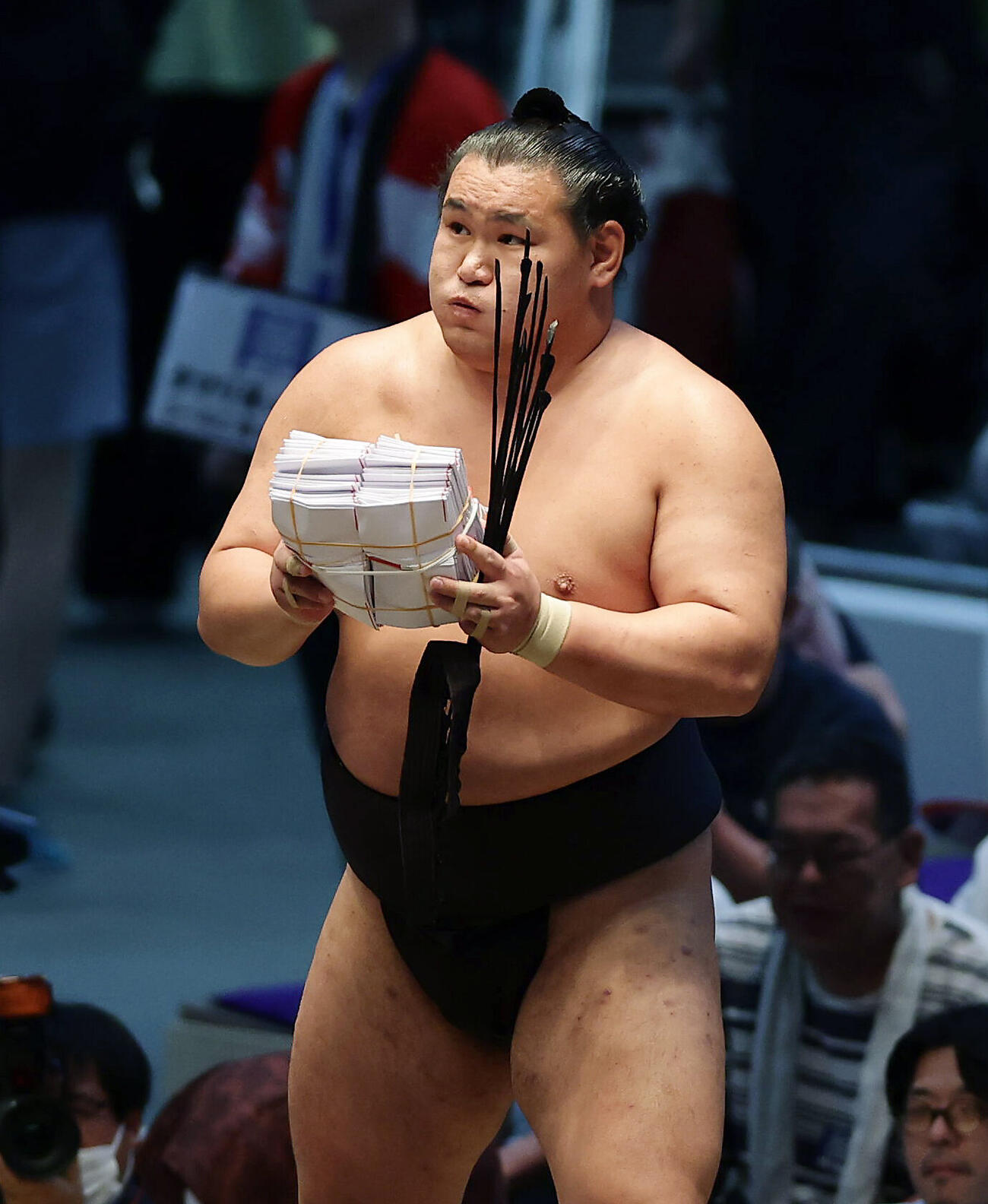 王鵬を渡し込みで破った豊昇龍（撮影・前田充）