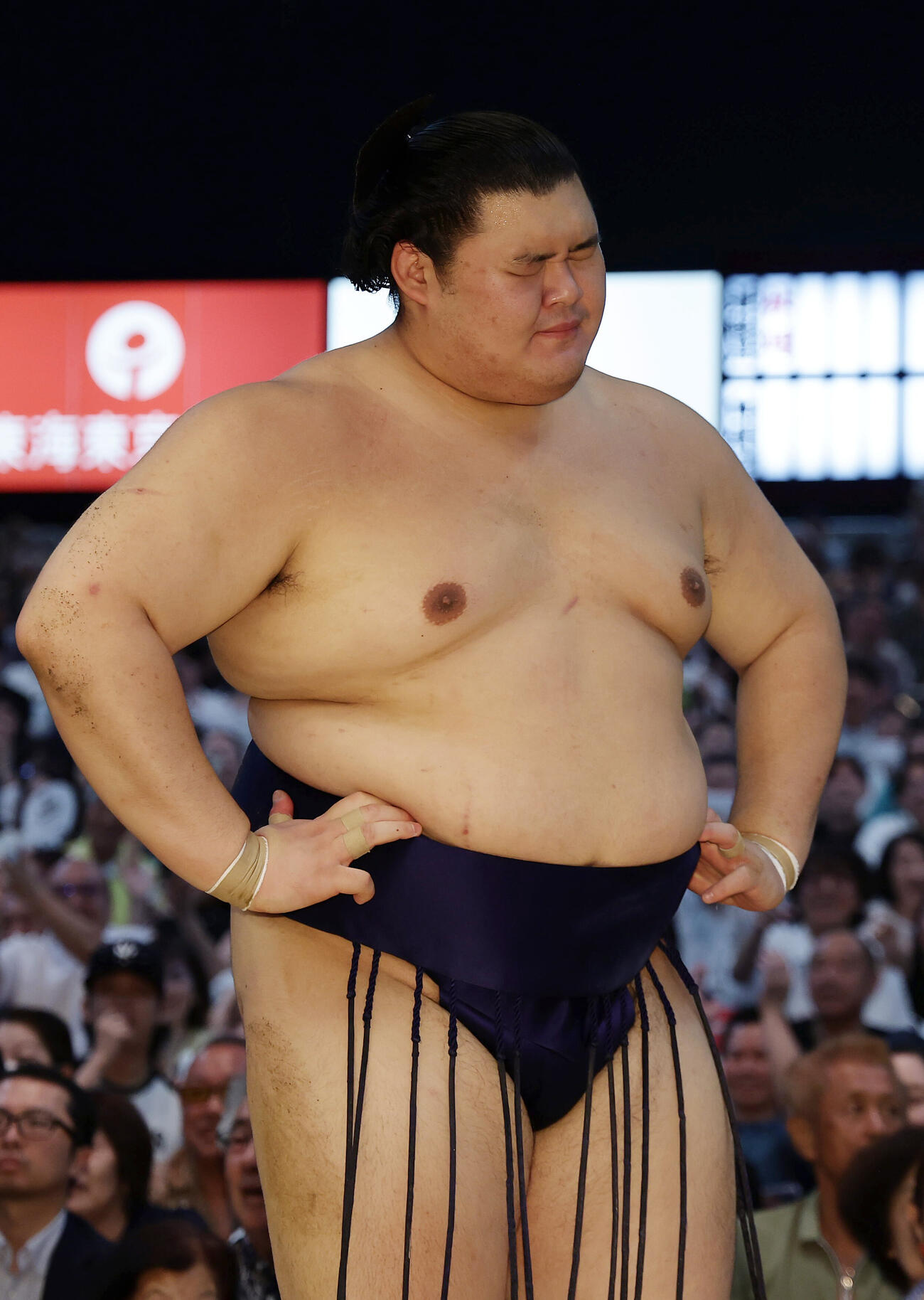 藤ノ川に突き落としで敗れ、悔しそうな表情を見せる大の里（撮影・前田充）