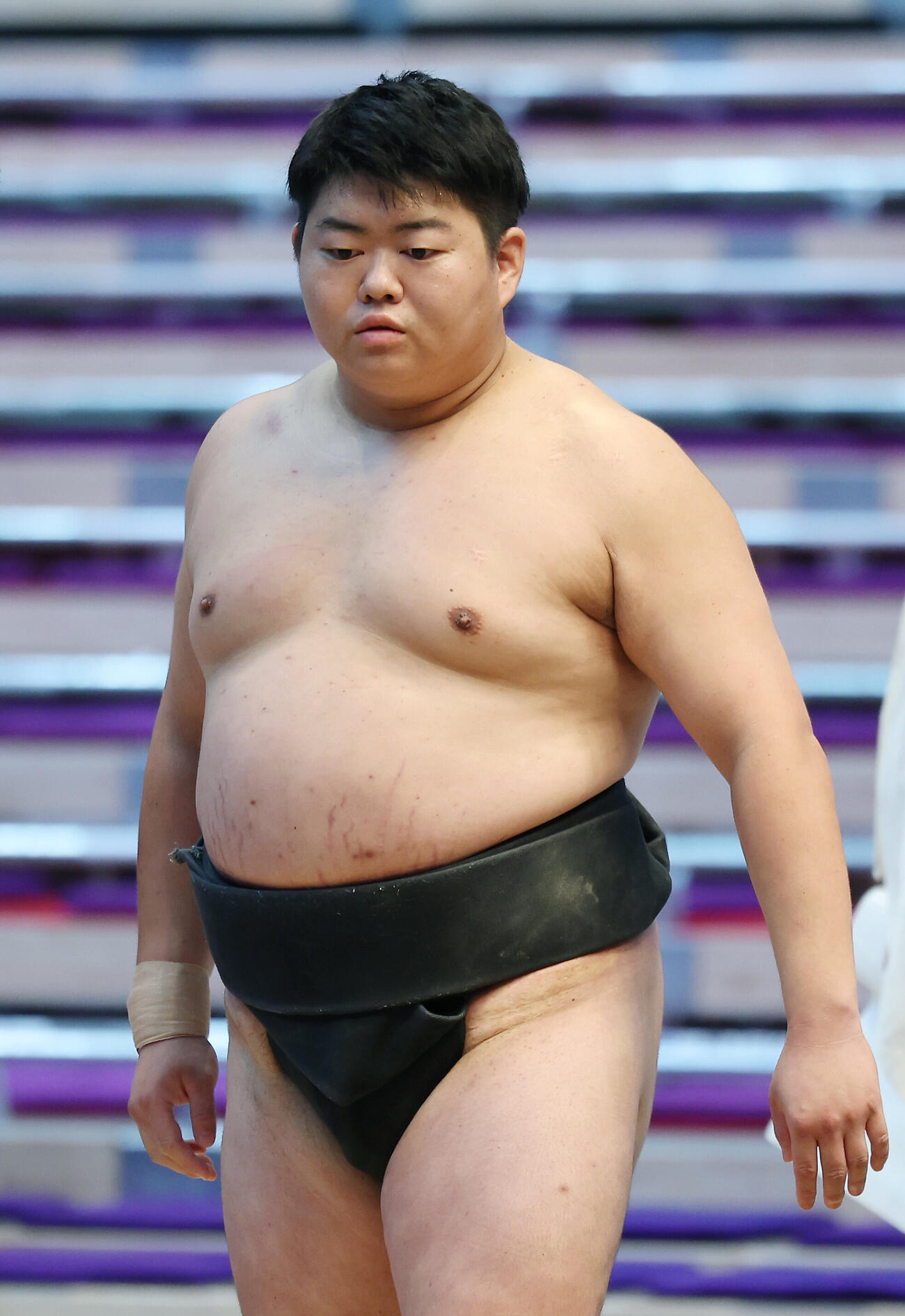 前相撲に臨む原口（撮影・前田充）