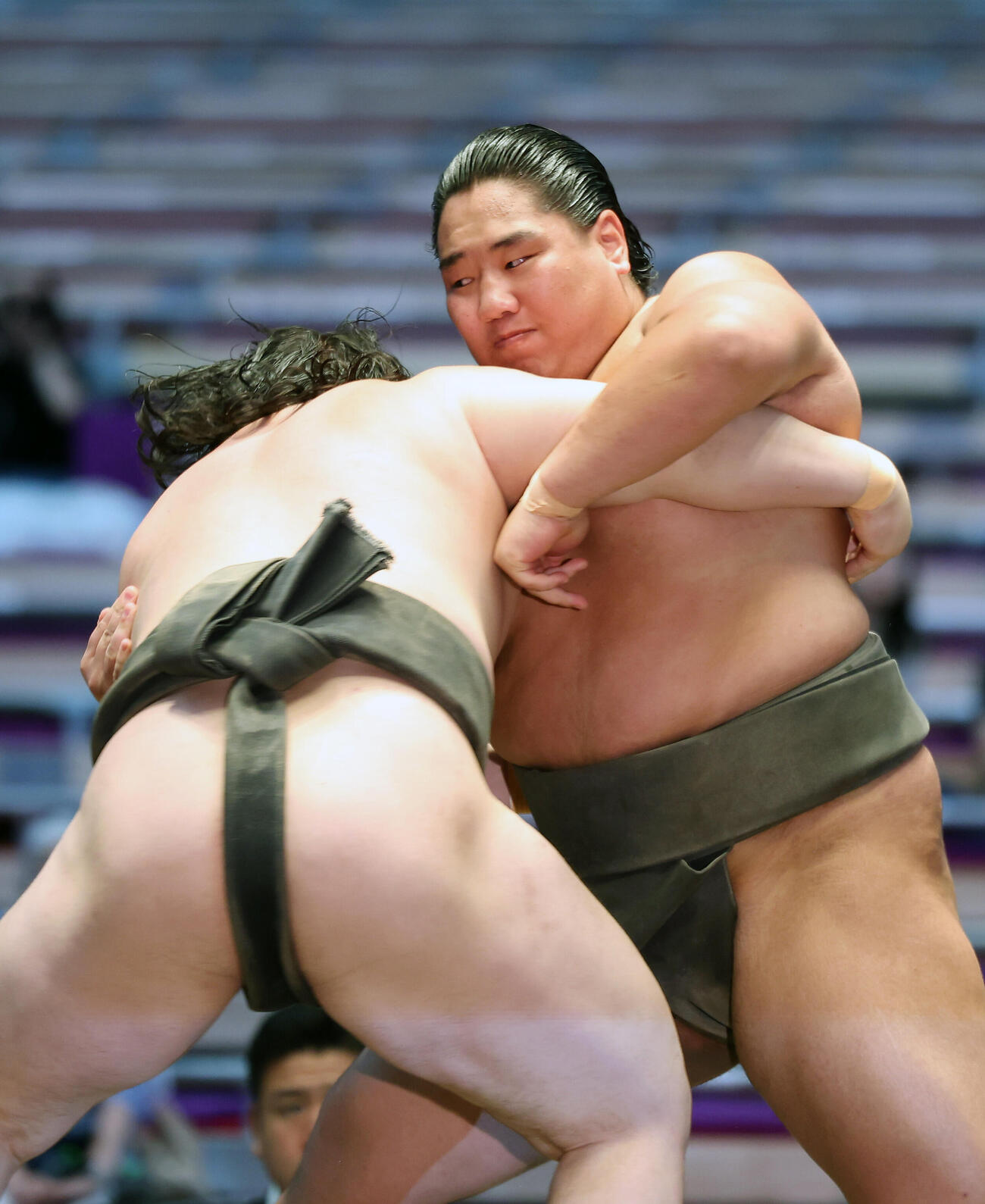 前相撲で城勝雄（左）とぶつかる北勝（撮影・前田充）