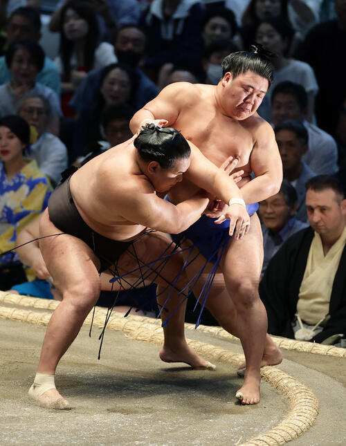 藤ノ川が豊昇龍に勝って2日連続金星 横綱初挑戦から4連続金星は戦後