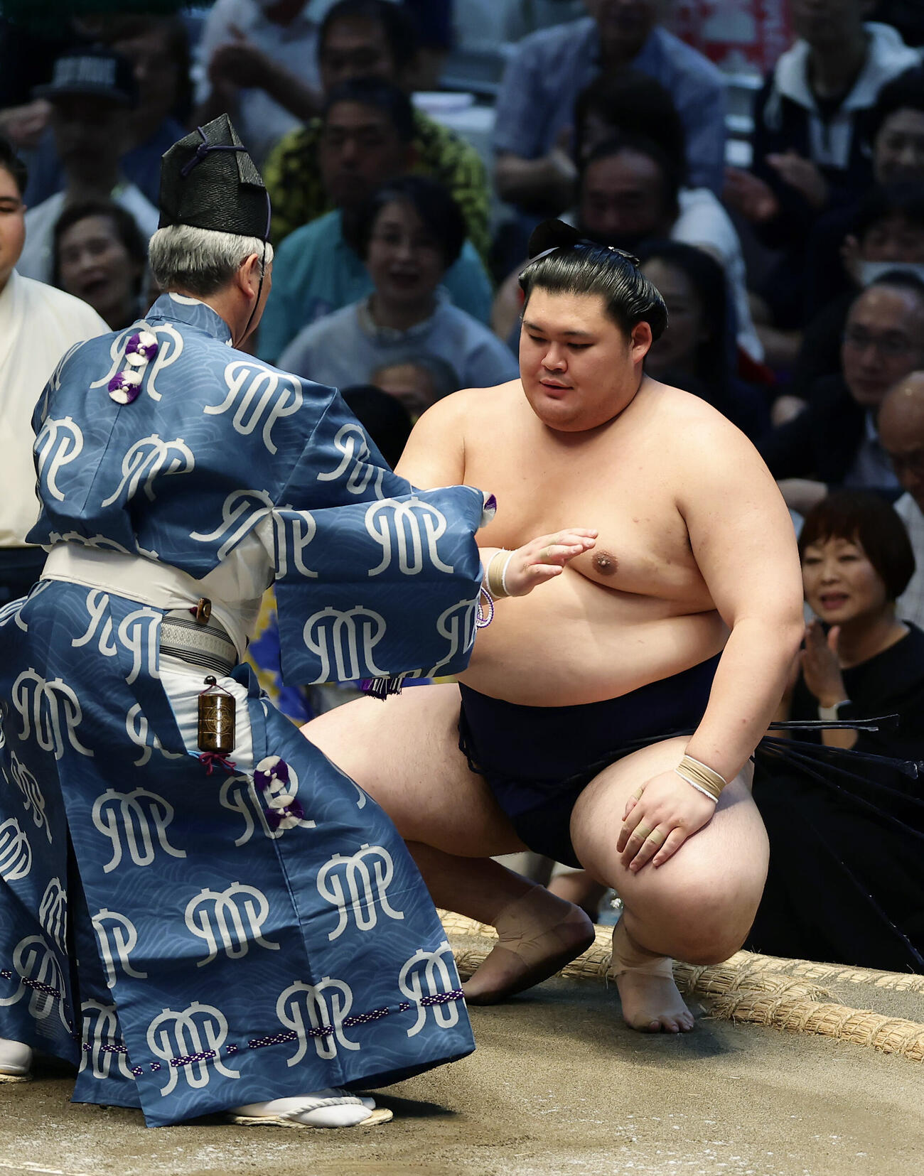 隆の勝を押し出しで下した大の里（撮影・前田充）