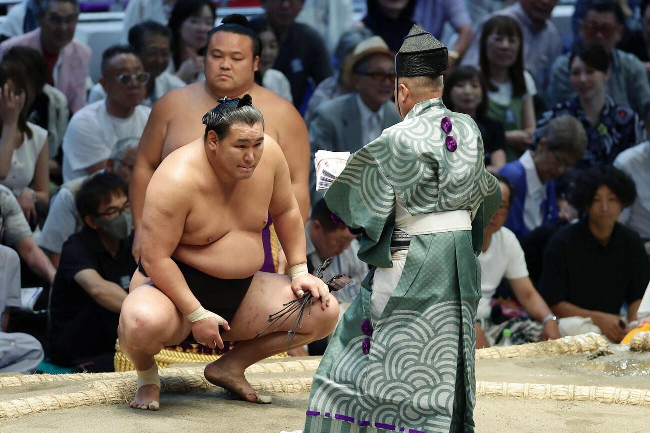 豪ノ山をとったりで下した豊昇龍（撮影・前田充）