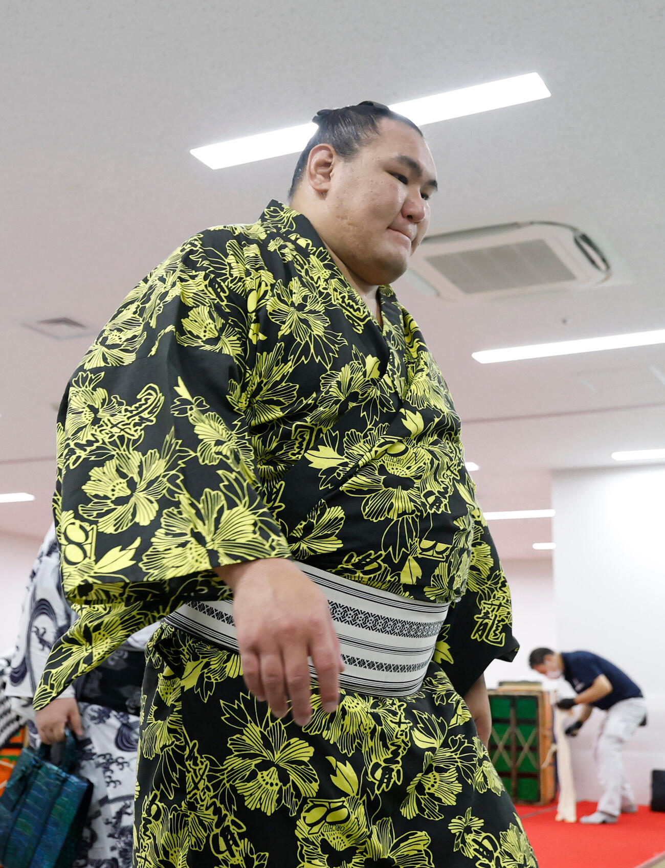 取り組みを終え支度部屋を後にする豊昇龍（代表撮影）