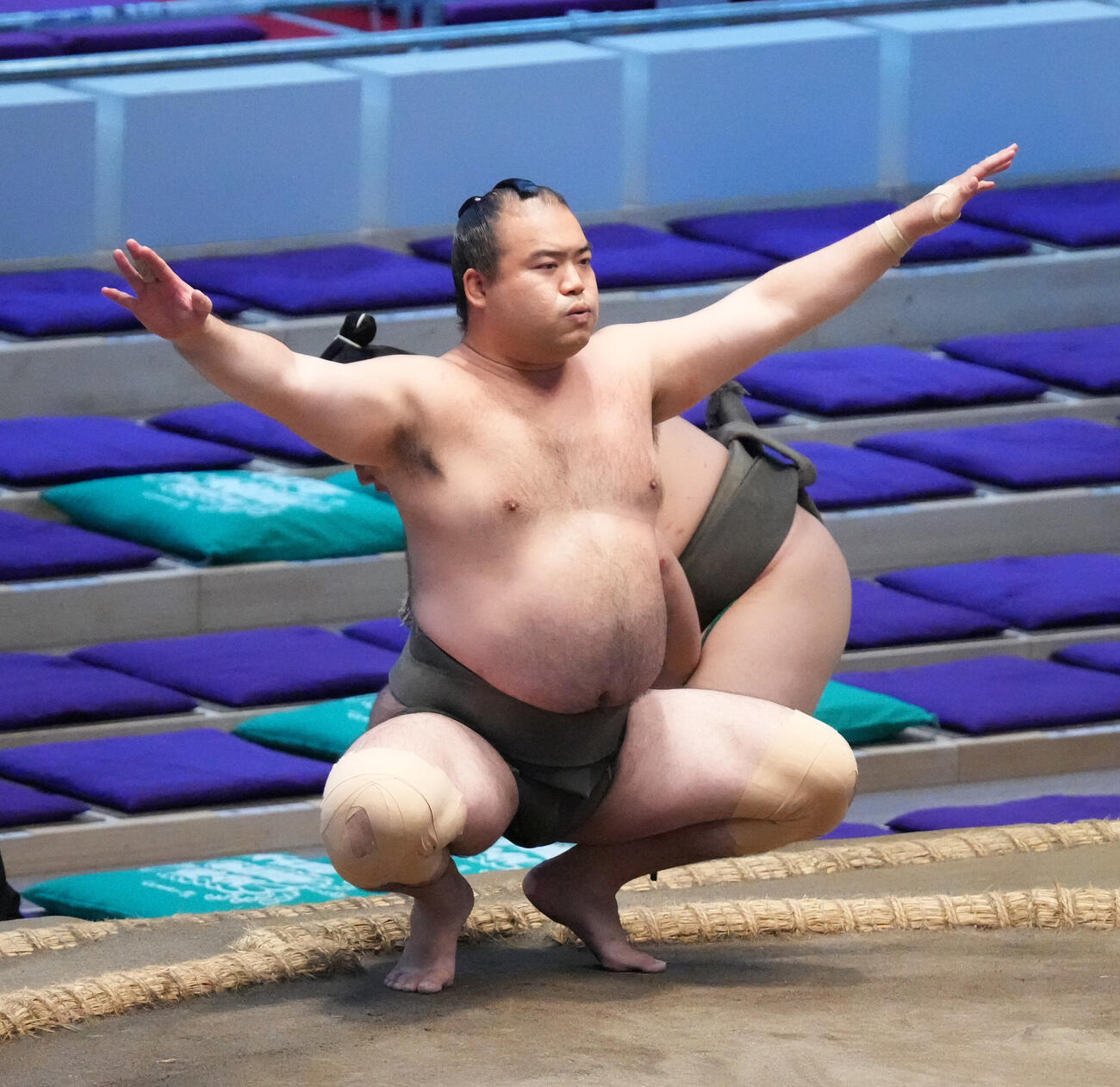 土俵に上がる琴太豪（撮影・森本幸一）