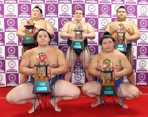 154 相撲部屋　反物　雅山　安治川　まとめ売り 安治川親方「想像超えてきた」安青錦V称賛「相撲が取れる状況ではない