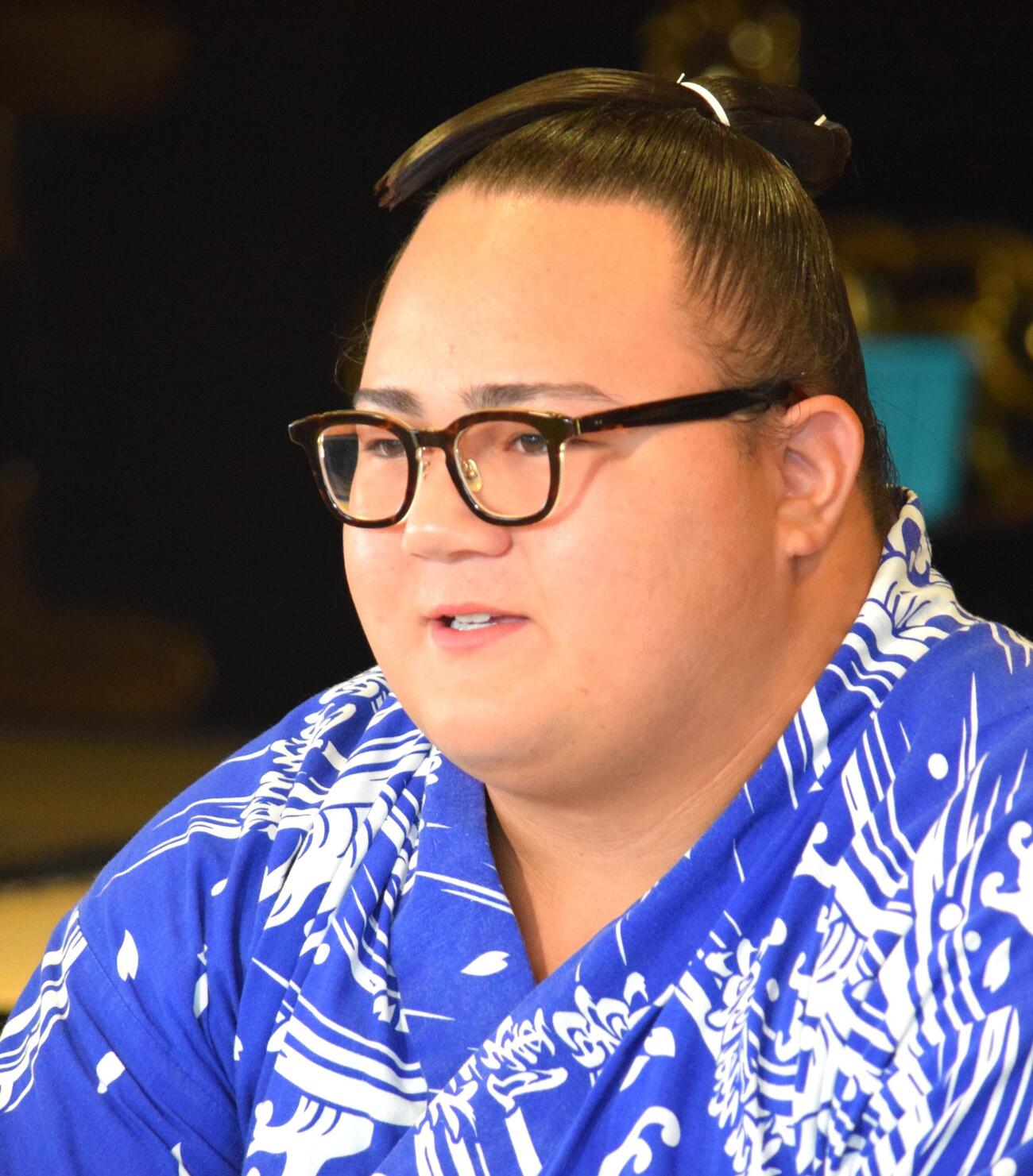 会見で質問に答える丹治（撮影・山田遼太郎）