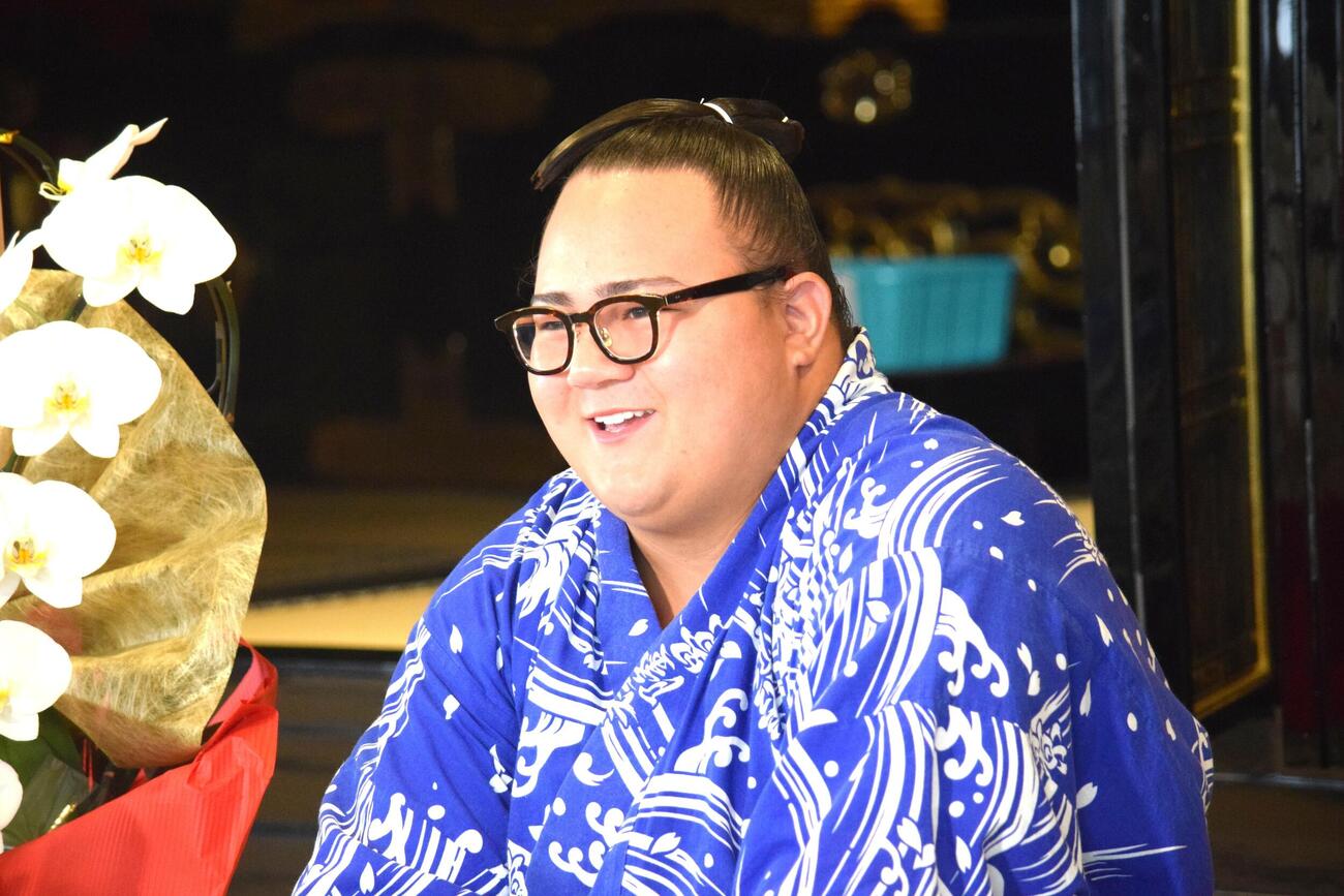 会見で質問に答える丹治（撮影・山田遼太郎）