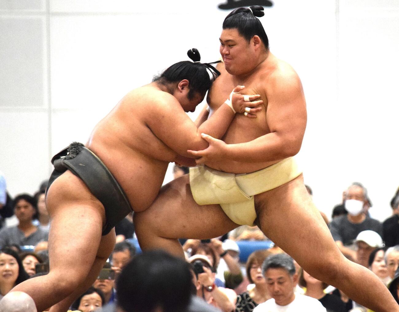 稽古で胸を出す大の里（撮影・山田遼太郎）
