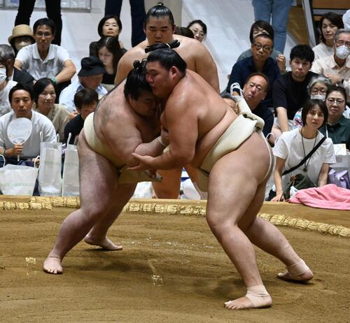 横綱大の里が10勝1敗「悪くない」元稀勢の里の二所ノ関親方が視察 藤