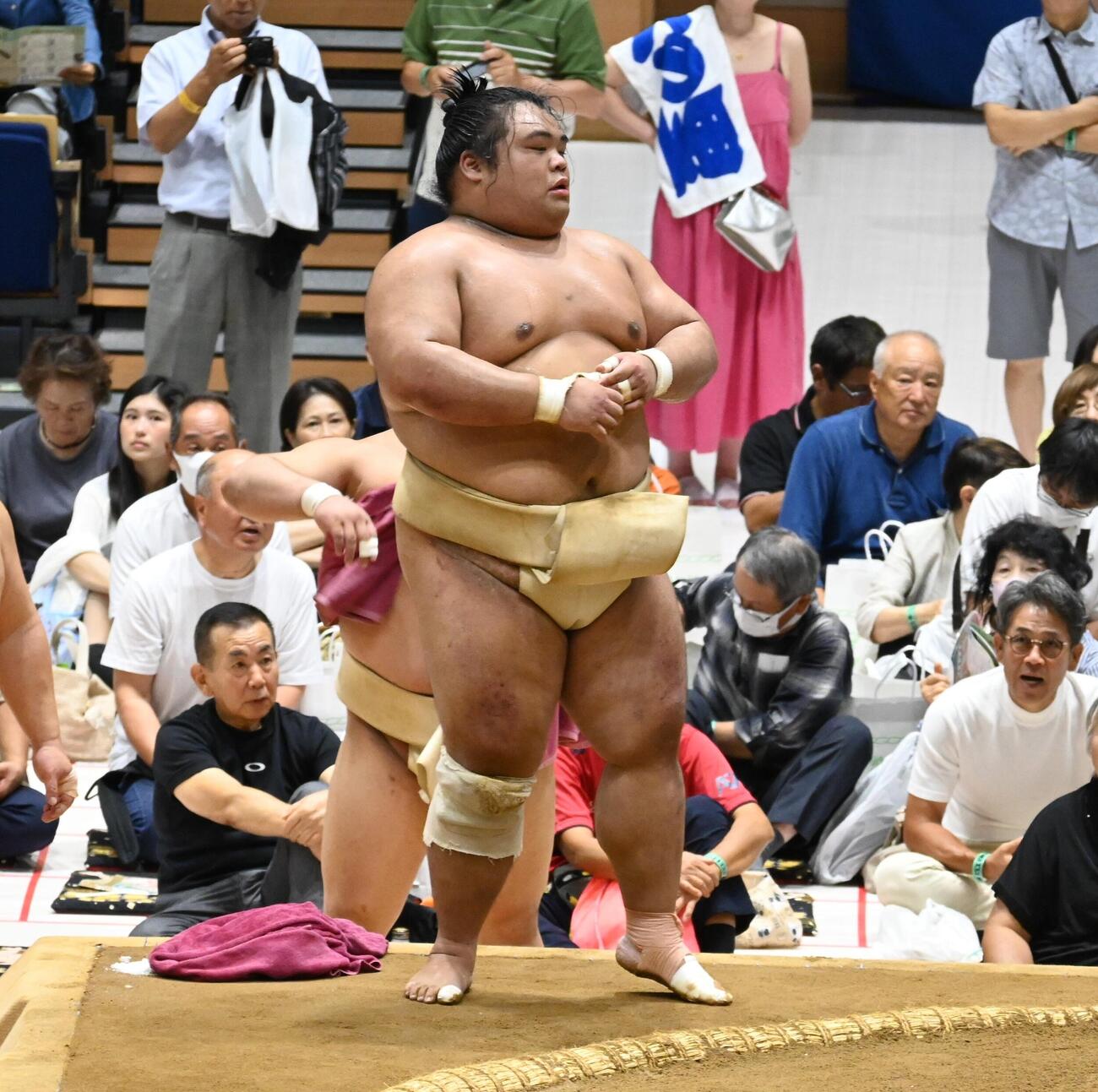 右手親指を負傷した藤凌駕