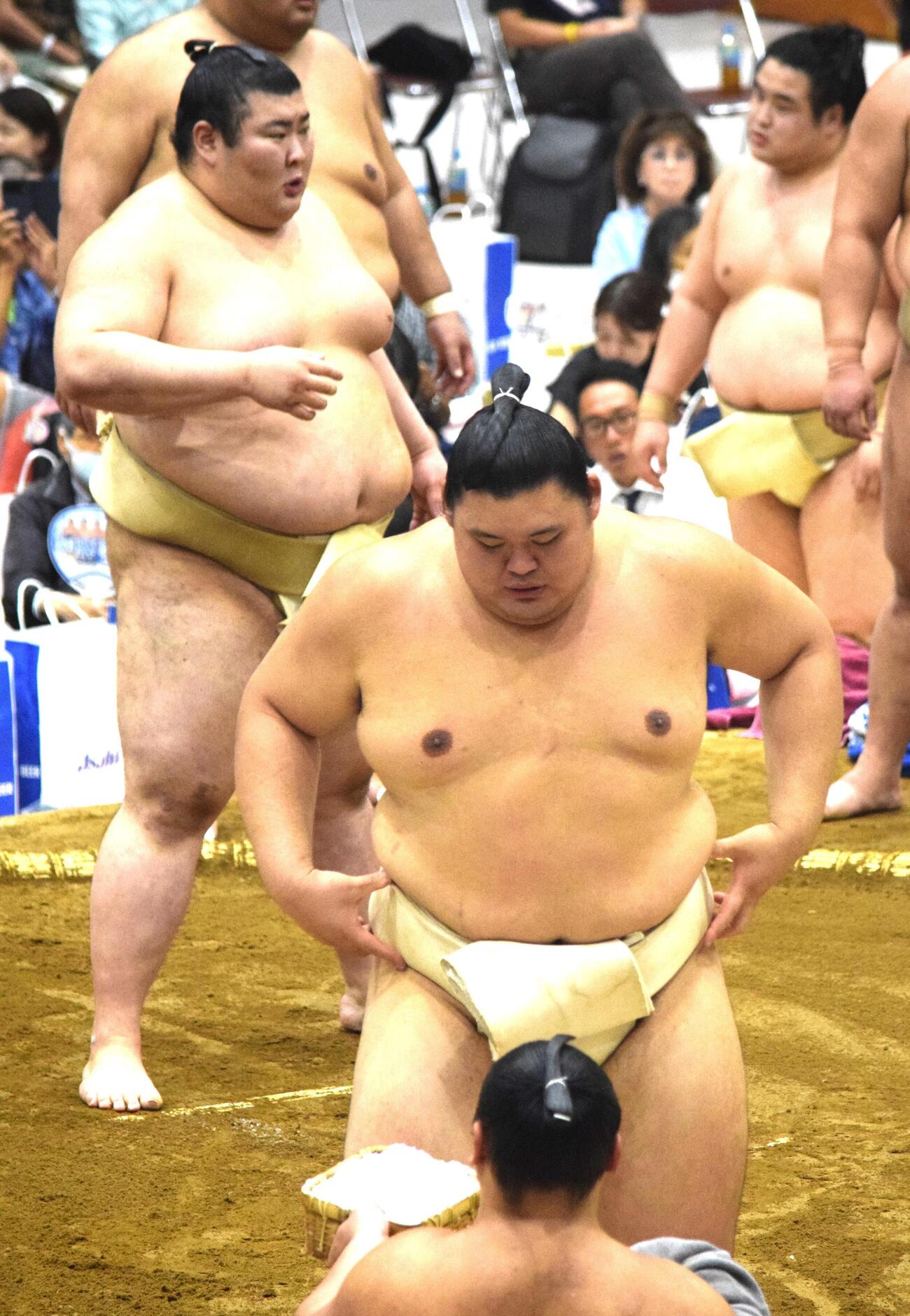 熱海富士と稽古をする大の里
