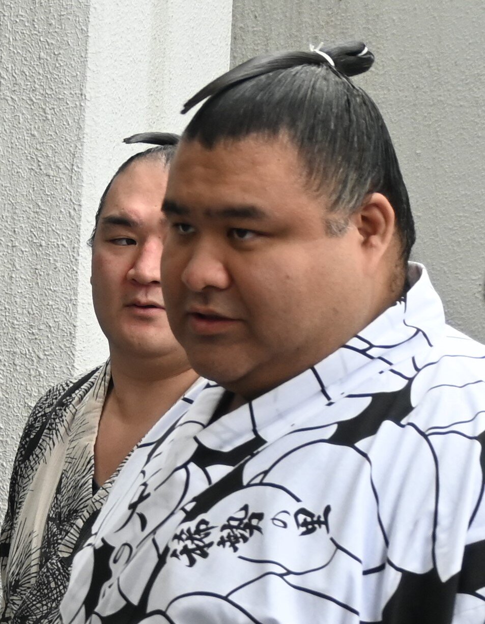 力士会に出席した高安