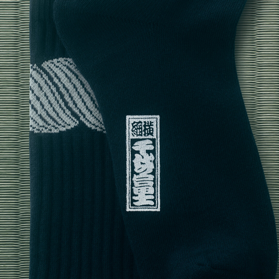 ファミリーマートが千代の富士とコラボして発売したラインソックス